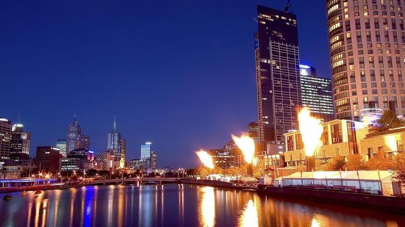 فندق Crown Towers ملبورن المظهر الخارجي الصورة The Crown Casino complex at night
