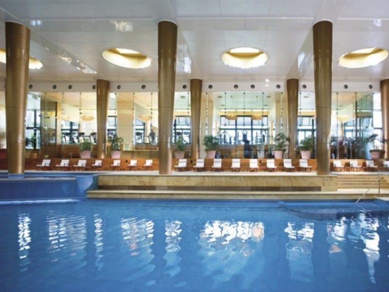 فندق Crown Towers ملبورن المظهر الخارجي الصورة The pool at the InterContinental