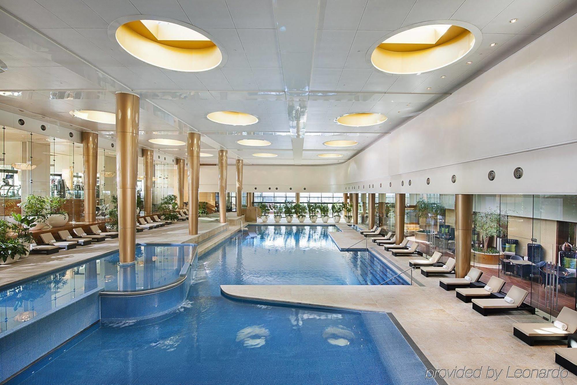 فندق Crown Towers ملبورن المظهر الخارجي الصورة The pool at the spa