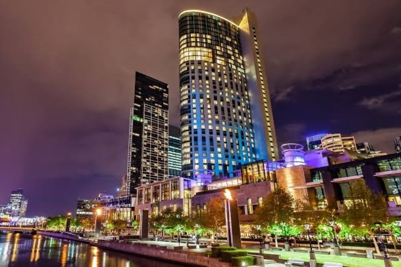 فندق Crown Towers ملبورن المظهر الخارجي الصورة The Crown Hotel at Night