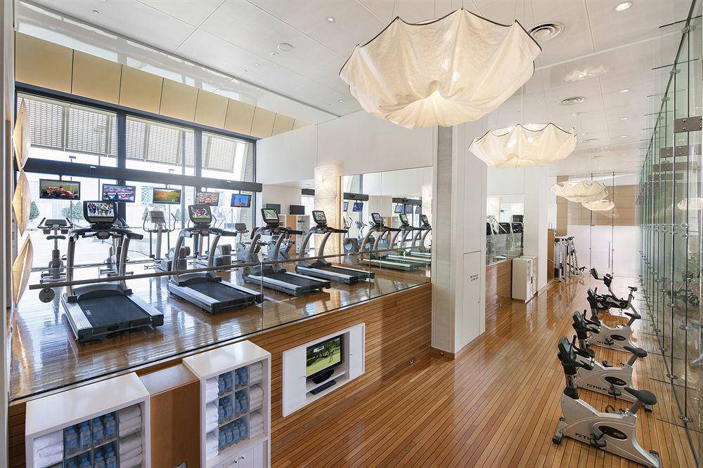 فندق Crown Towers ملبورن المظهر الخارجي الصورة The gym at the Four Seasons Hotel, Hong Kong